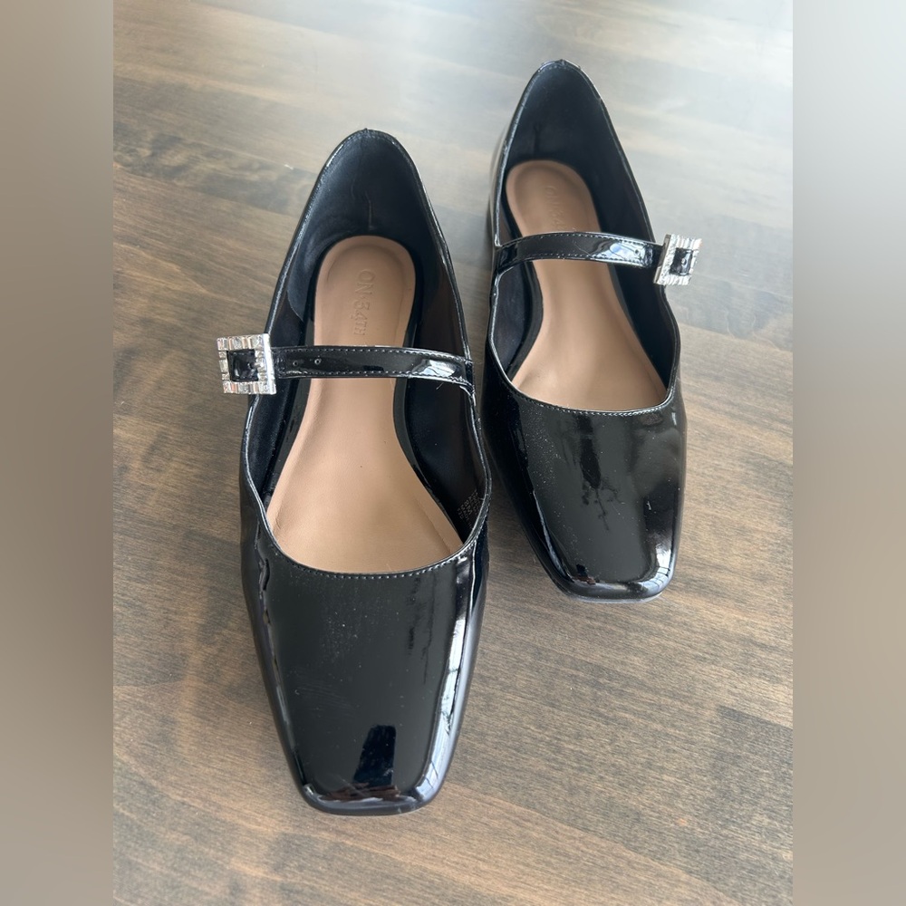 Elegant Black Patent Leather Mary Jane Shoes
